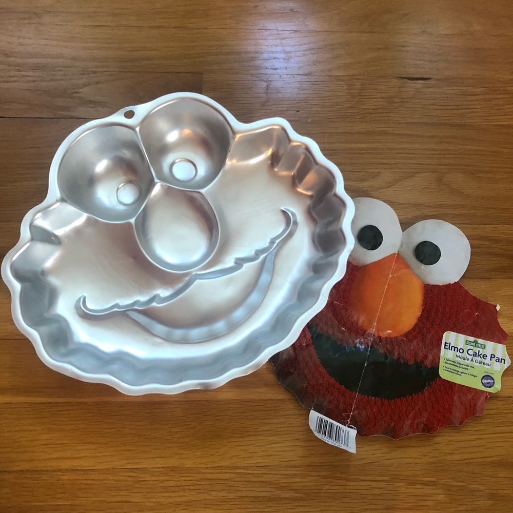 Elmo cake pan - Wilton